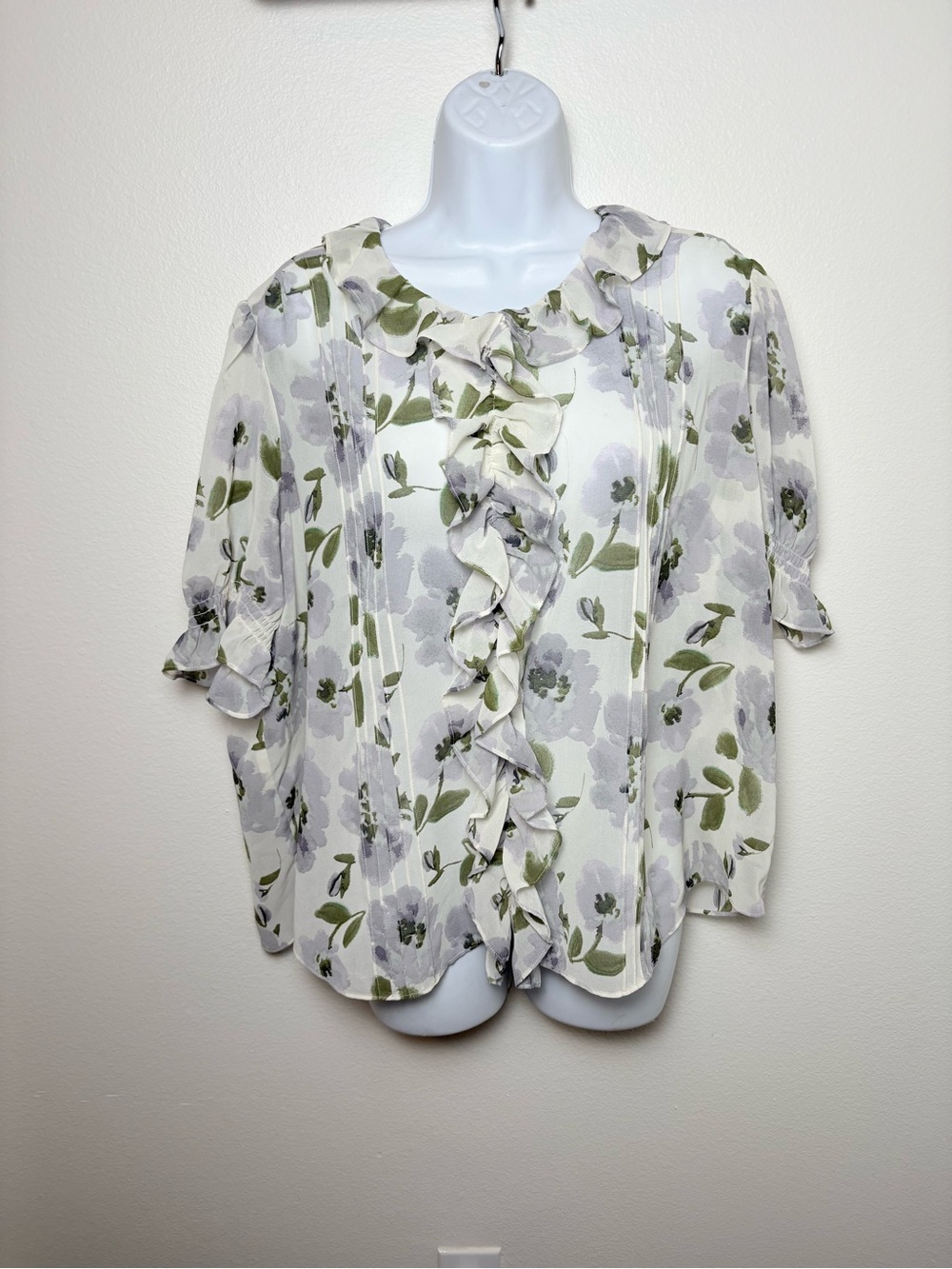 Cabi New Printed Cherish Blouse #4720 romantic floral - Picture 2 of 5